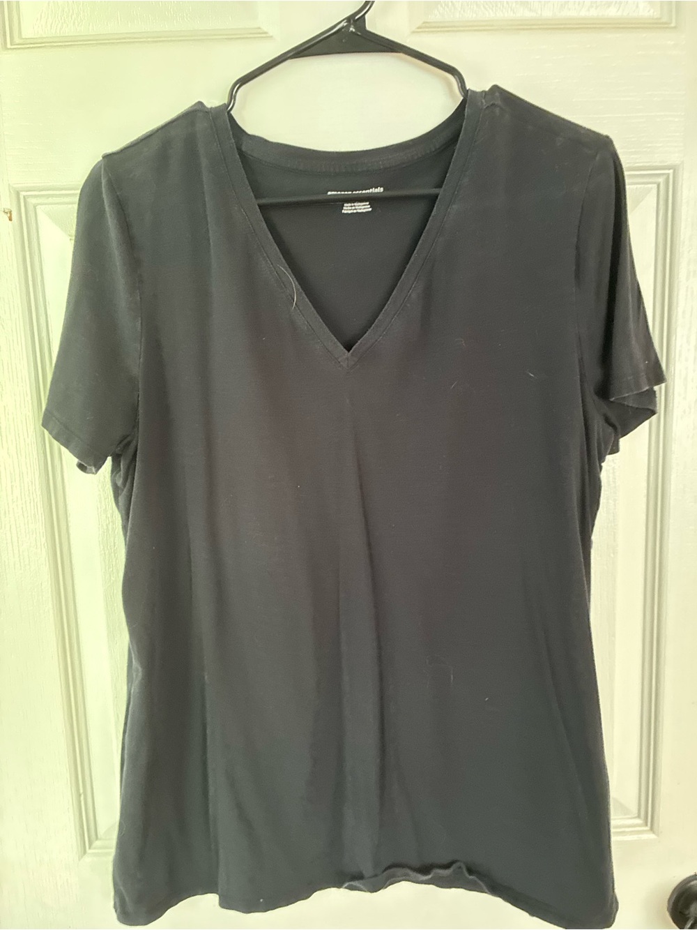 Amazon Essentials Black V-Neck T-Shirt XL Casual Basic Tee